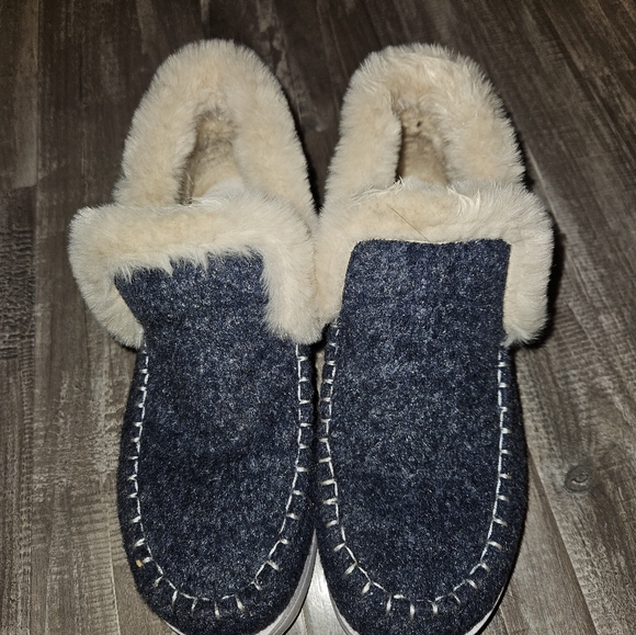 Cute pull on shoes - Picture 3 of 7